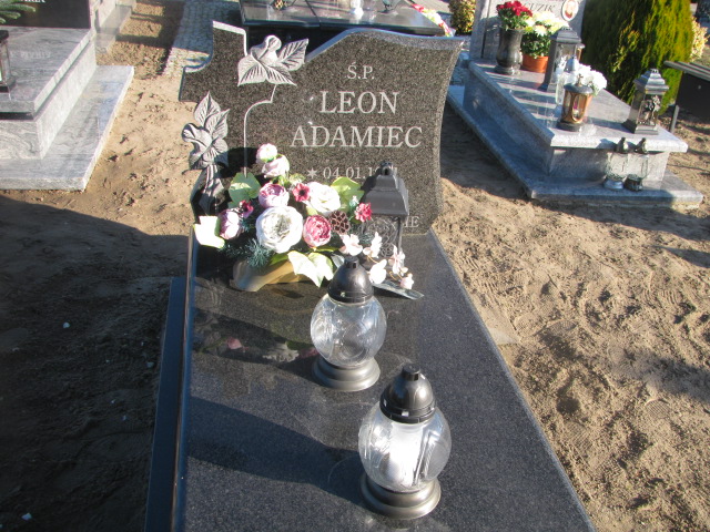 Grób Leon Adamiec